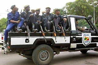 Policiers congolais