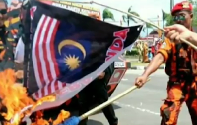 Giliran Bendera Malysia di Bakar