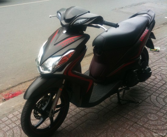 Sơn xe Yamaha Luvias GTX màu đen nhám