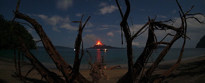 Volcán Krakatoa en las Islas  Java y Sumatra, Indonesia.