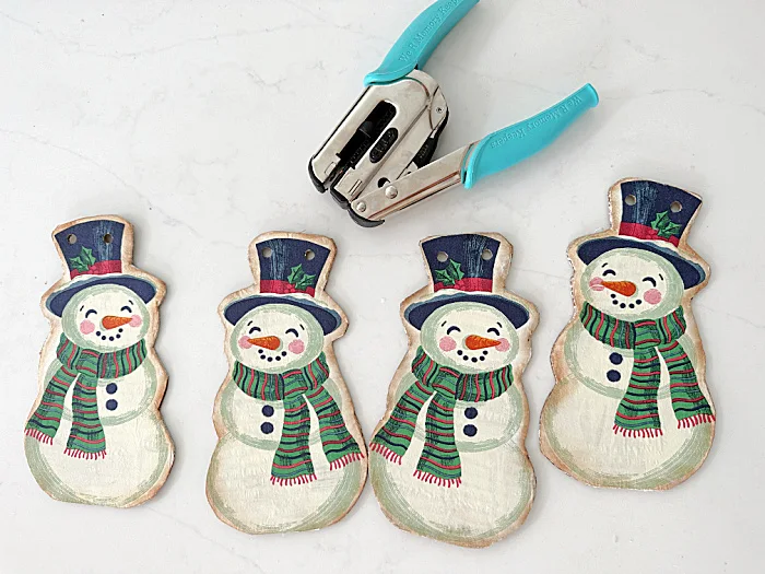 hole punch and 4 snowmen