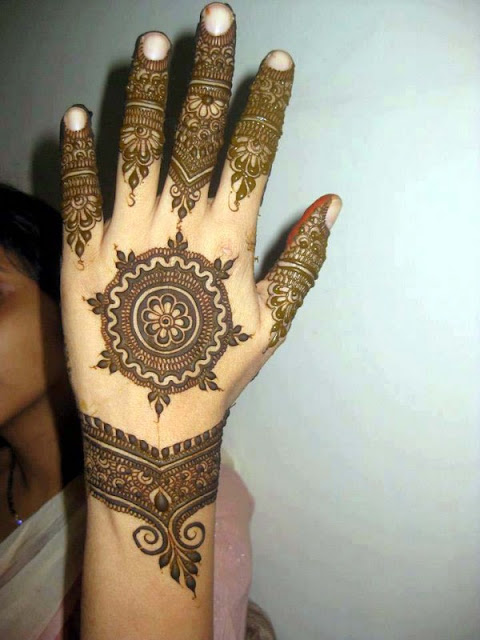 AWESOME BRIDAL MEHANDI DESIGN