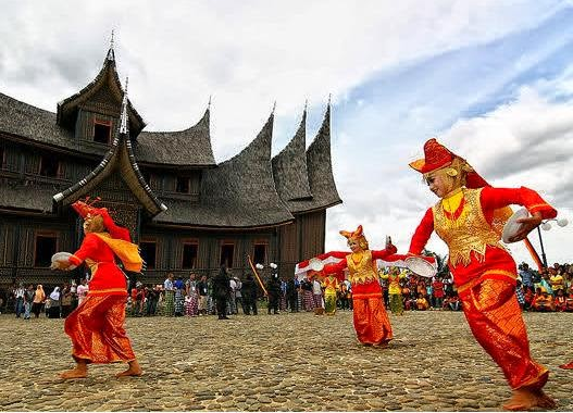 Seni Tradisional Minangkabau - Bisnis Lokal Kesenian Suku Minangkabau
