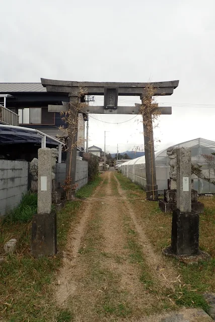 神奈地袛神社の鳥居１