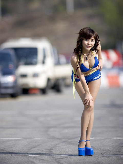 Sexy Korean Racing Model Kim Yoo Rim