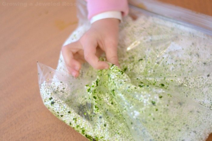 FLOAM- the most fun play material ever! Make your own with this easy recipe #recipeforslime #craftsforkids #activitiesforkids #floamslime #floamslimerecipe #floamrecipe #playrecipesforkids #playrecipes #kidscrafts #kidsactivities #sensoryactivities #artsandcrafts #artsandcraftsforkids #playdoughrecipe