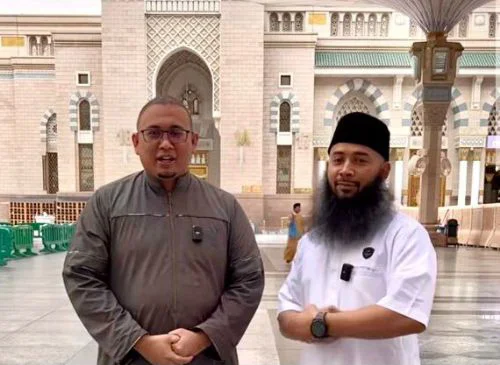 Di Madinah Ustaz Syafiq Basalamah Doakan Andre Rosiade jadi Gubernur Sumbar