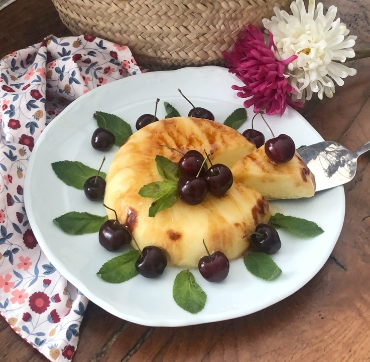 Semifrio de mango con cerezas