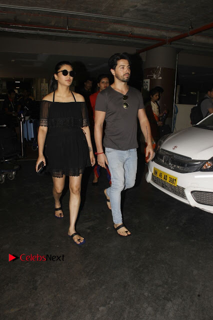 Actress Shruti Han Snapped at Airport in a Black Short Dress  0002.jpg