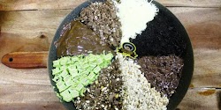 Martabak Ini Berbahan Arang Jepang, Berani Coba?
