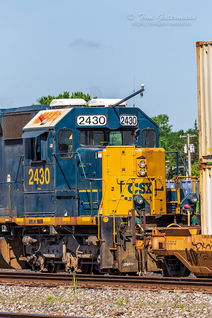 The front of CSXT 2430