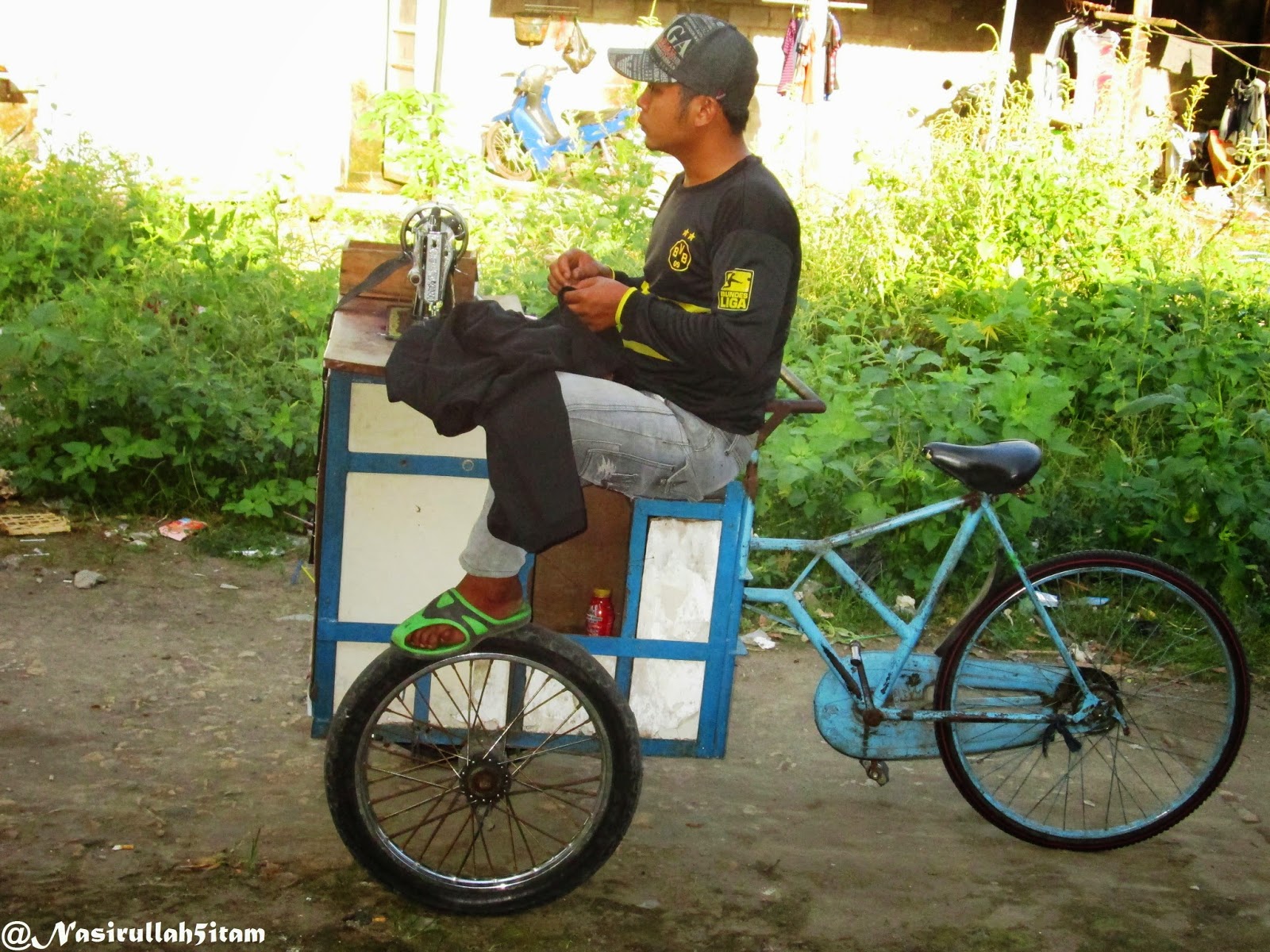 Mas penjahit keliling kampung