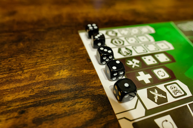reload board game 重裝上陣 桌遊 回合結束將數字面骰按照數字高到低排列在戰鬥列