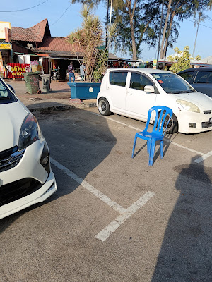 Budaya Cop Parking di Teluk Kemang, Port Dickson