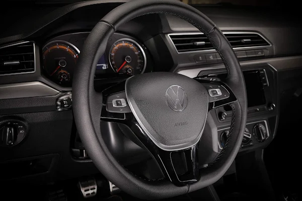 VW Saveiro 2024 - interior