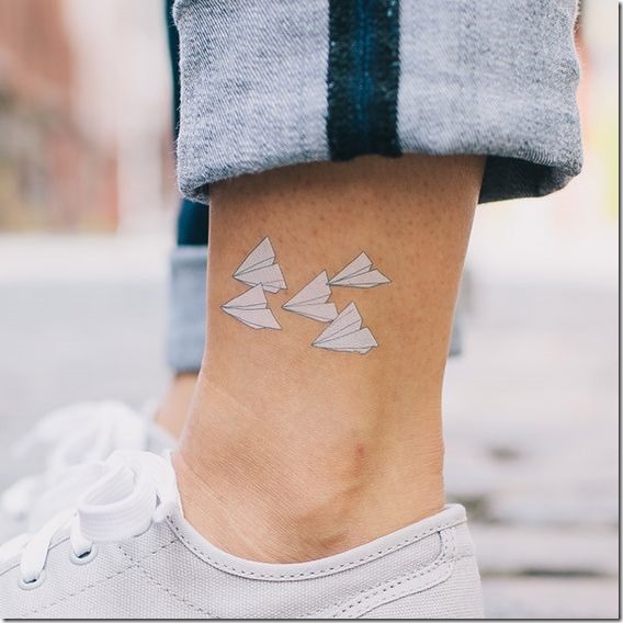 les_avions_de_papier_cheville_tatouage