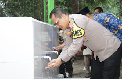 Program Polri Peduli Lingkungan, Kapolresta Tangerang Resmikan Bantuan Sumur Bor