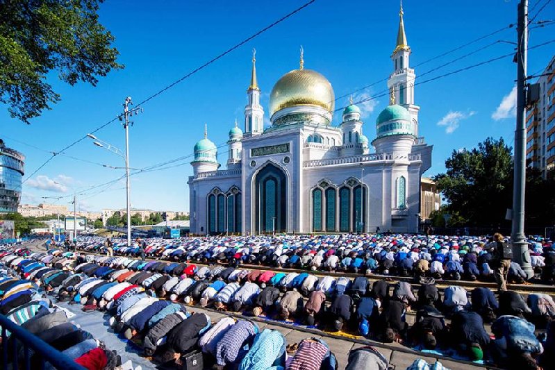 Eid prayers in Russia  Moscow s Muslims  change the city 
