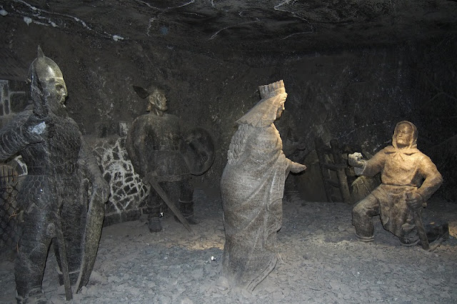 Title: Salt sculptures in Wieliczka salt mine, Source: own resources, Authors: Agnieszka and Michał Komorowscy