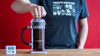 Cách pha cà phê French press - Bước 4