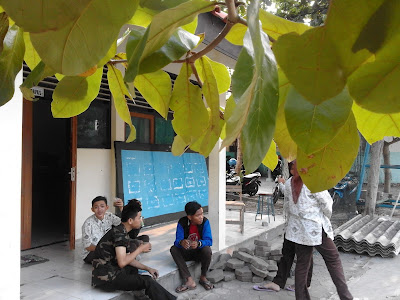 Dokumentasi Foto Bongkar Laptop Raksasa Mading Arema SMK Al-Irsyad Tegal