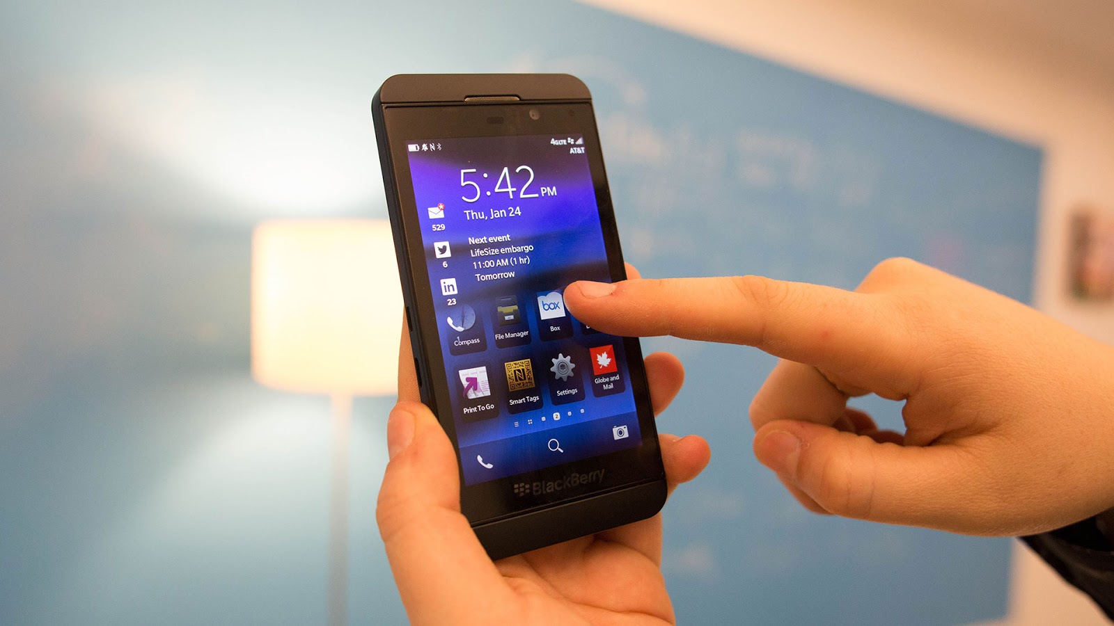 Blackberry Z10 VS. Samsung Galaxy S3 Specs Comparison ...