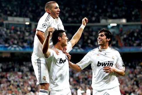 real madrid logo wallpaper 2011. real madrid wallpaper kaka.