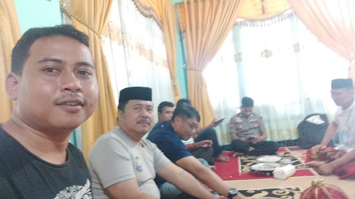 Jalin Kekompakan,Kapolsek Tinggimoncong Polres Gowa Hadiri Acara Aqiqah Anak Anggotanya