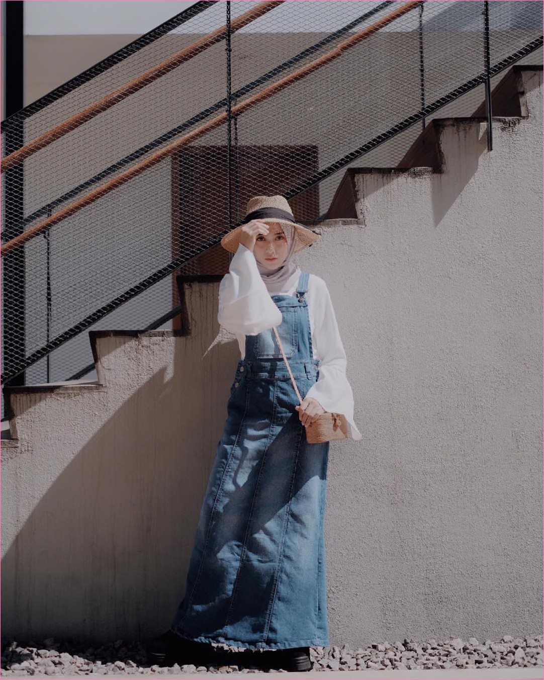  Kumpulan model dan gaya outfit Jumpsuit Berhijab yang sering dikenakan oleh Selebgram di  17 Gaya Outfit Baju Jumpsuit Berhijab Ala Selebgram 2018