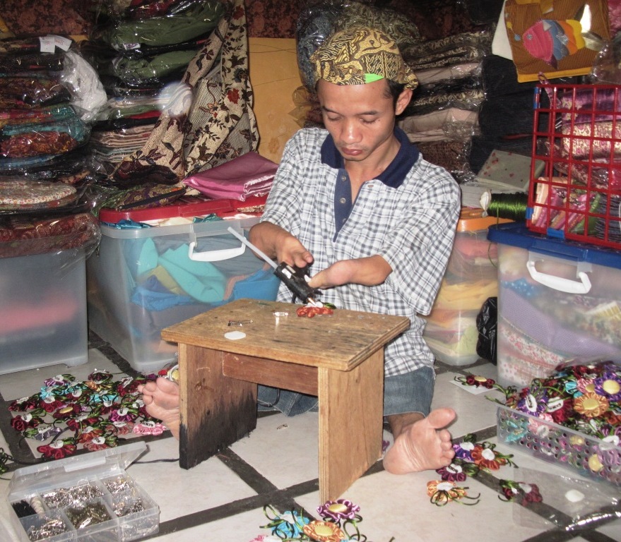 Guruh Giat Gurat TIARA HANDYCRAFT SUKSES FINANSIAL DAN 