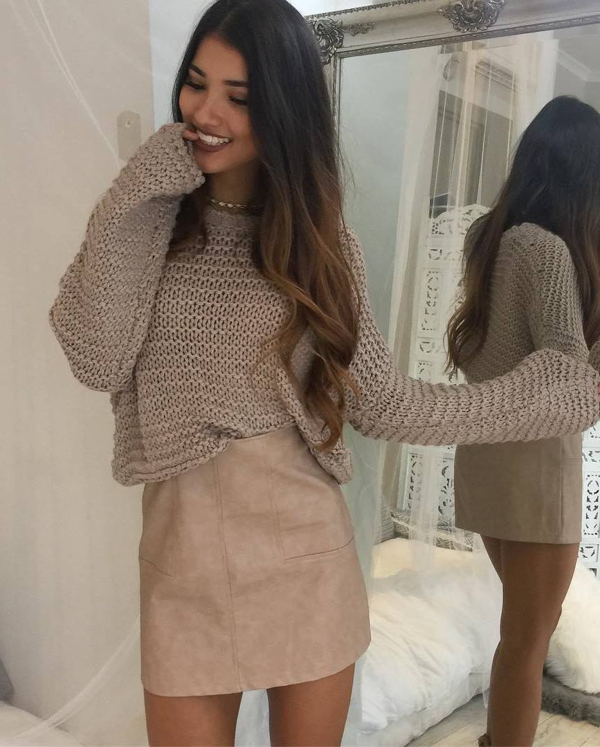 neutral outfit idea for this fall : knit sweater and skirt