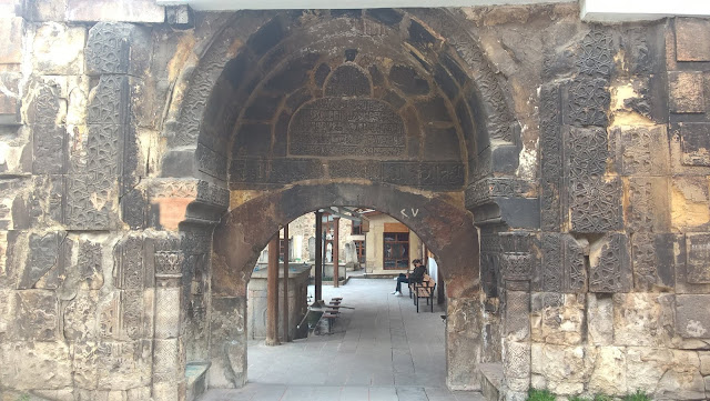 Yılanlı Külliyesi (Taç Kapı)