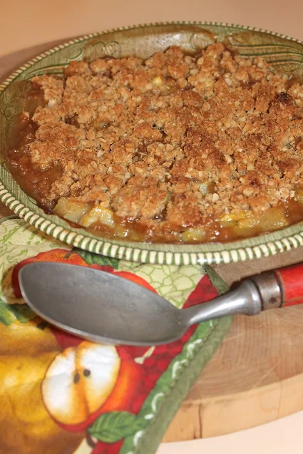 Finished dish of zucchini crisp with a large serving spoon.