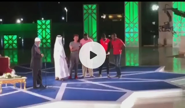 4 أشخاص يعلنون اسلامهم في كأس العالم أمام الدكتور ذاكر نايك اللهم أعز الإسلام والمسلمين