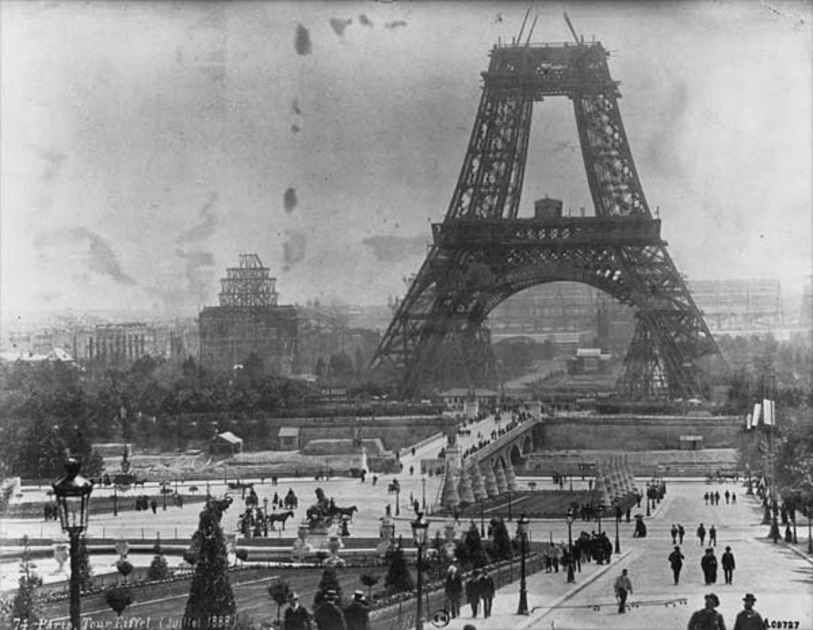 IMAFILIA: Torre Eiffel en construcción.