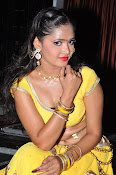 shreya vyas latest hot pics-thumbnail-10