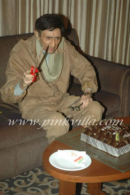 Dev Anand celebrates birthday with media