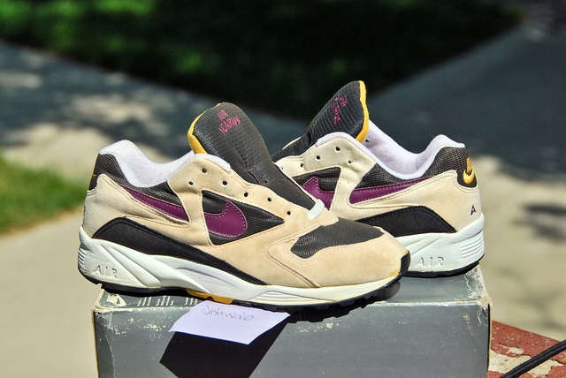 1993 NIKE AIR ICARUS Black/Mulberry/Midas Gold