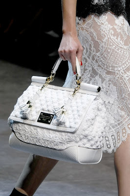 Street Style | La ''Sicily Bag'' di Dolce & Gabbana Spring 2010