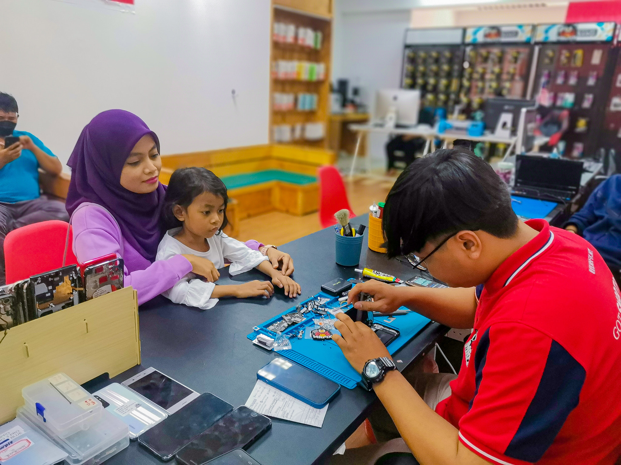 Kedai Baiki Handphone, Laptop Dan Macbook Murah Di Putrajaya