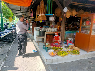 Polsek Kraton Gelar Patroli Dialogis Imbau Prokes di Pasar Ngasem 