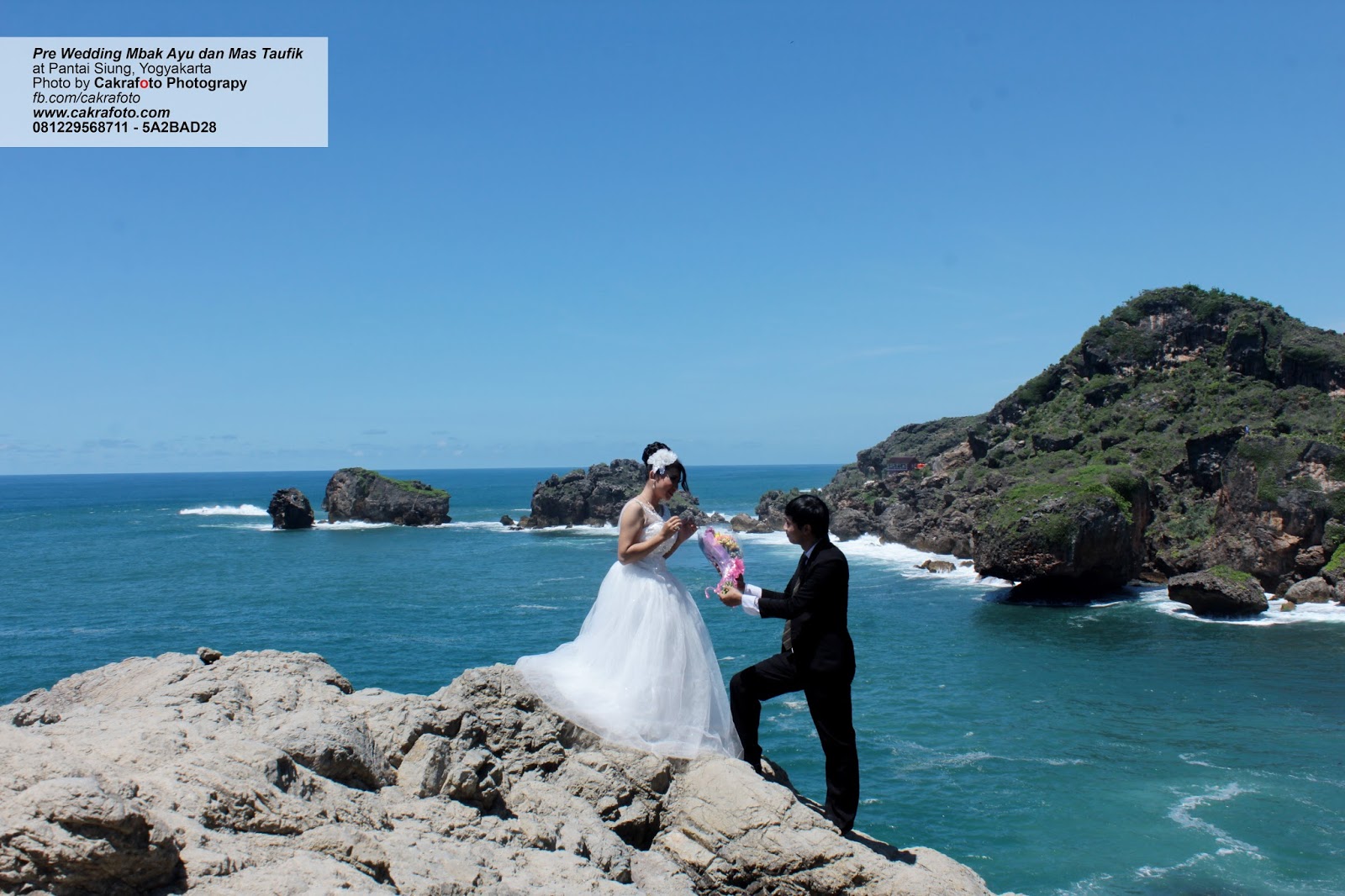 Pre Wedding Mbak Ayu Dan Mas Taufik Di Pantai Siung Yogyakarta