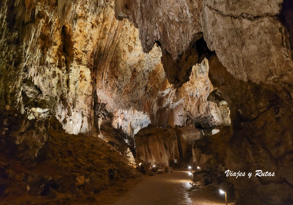 Cueva de Valporquero