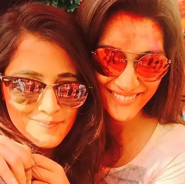 kriti sanon and nupur sanon holi pics.webp