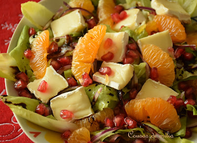 Ensalada de queso Brie, mandarinas y ganadas