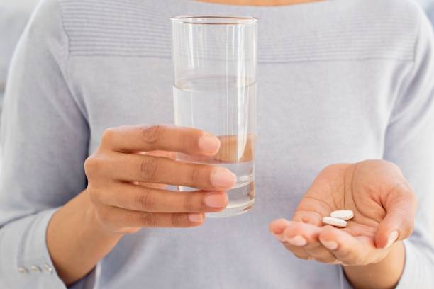 painkiller pills and a glass of water