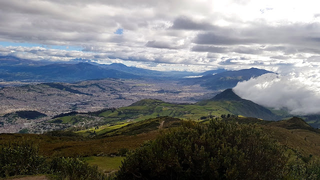 TeleferiQo - uitzicht over Quito vanaf de Pichincha vulkaan