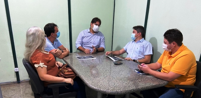 Secretário Neris Júnior visita instalações do Hospital Estadual Dirceu Arcoverde em Parnaíba
