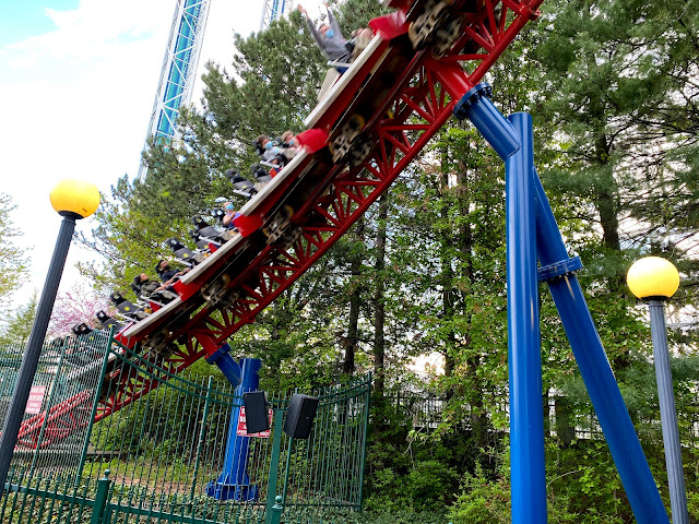 Superman The Ride Red Train Exiting Tunnel Six Flags New England