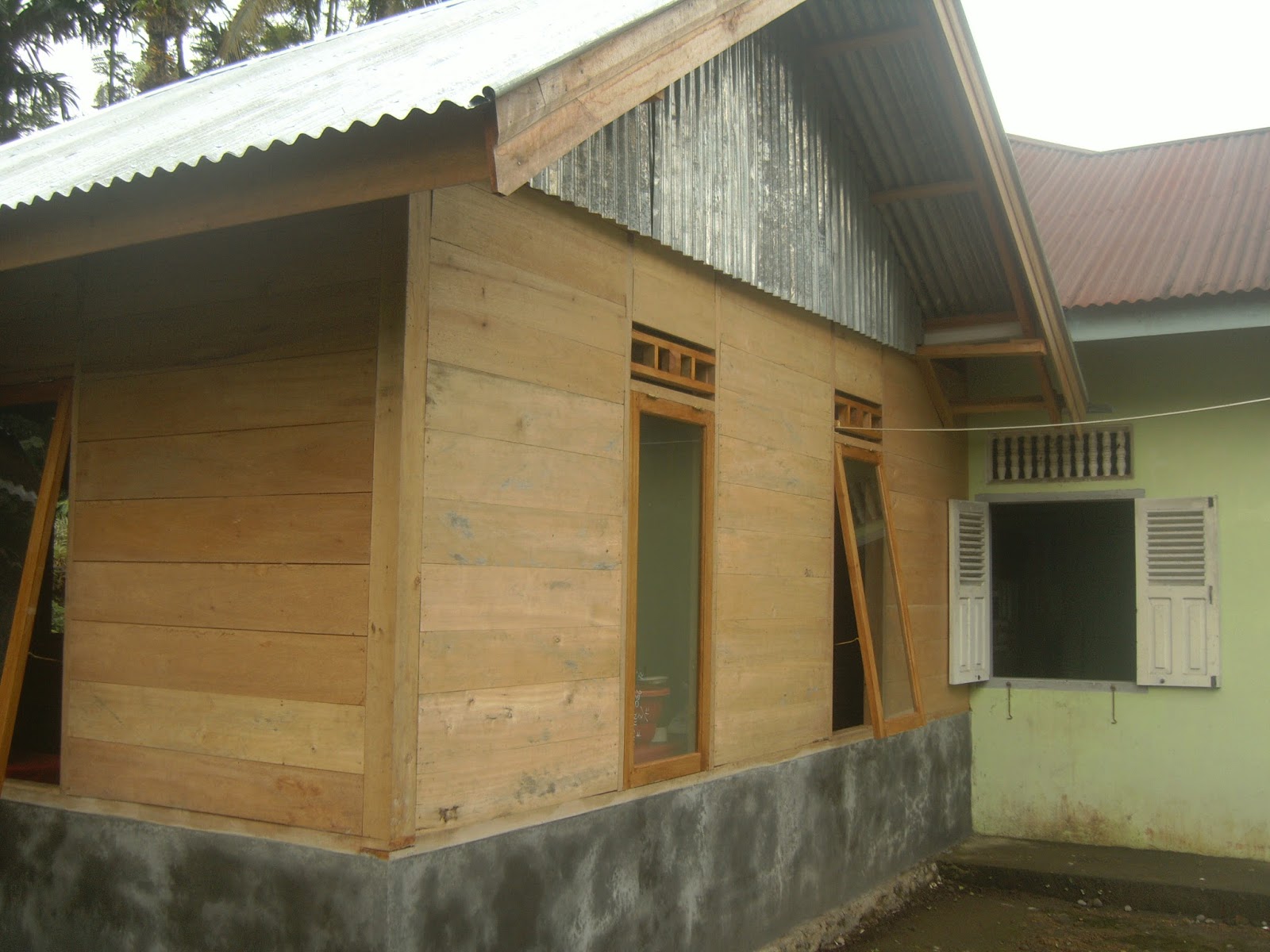 KONTRUKSI BANGUNAN DAN KECELAKAAN RUMAH PANGGUNG SEMI 